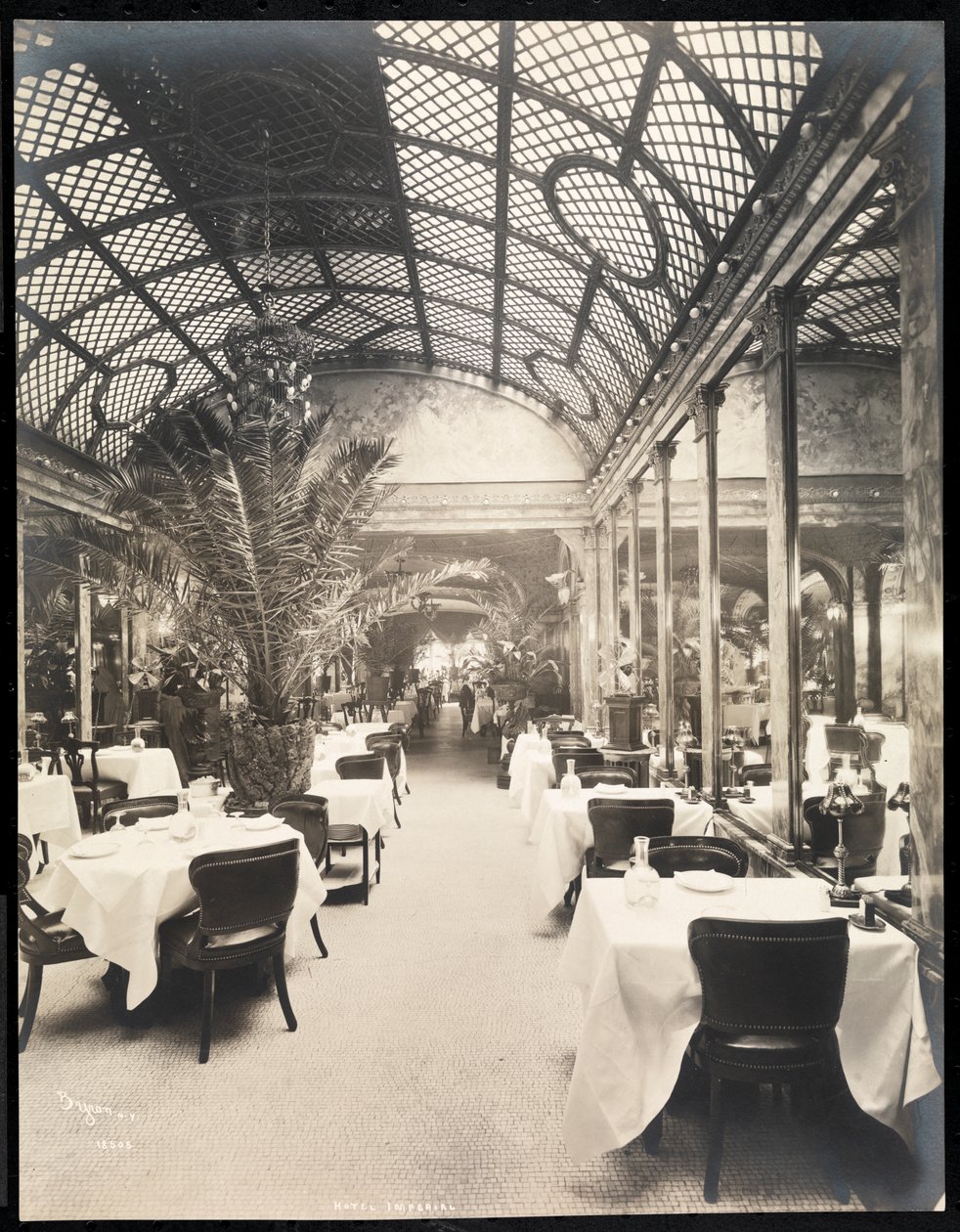 Jadalnia w Hotelu Imperial, 1904 (srebrny odbitka żelatynowa) autorstwa Byron Company