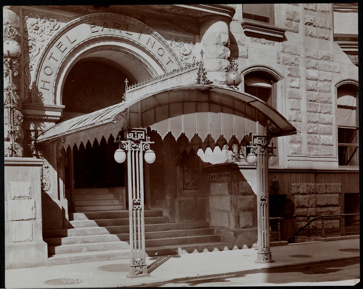 Wejście do hotelu Earlington, 55 West 27th Street, Nowy Jork, 1906 (srebrny odbitka żelatynowa) autorstwa Byron Company