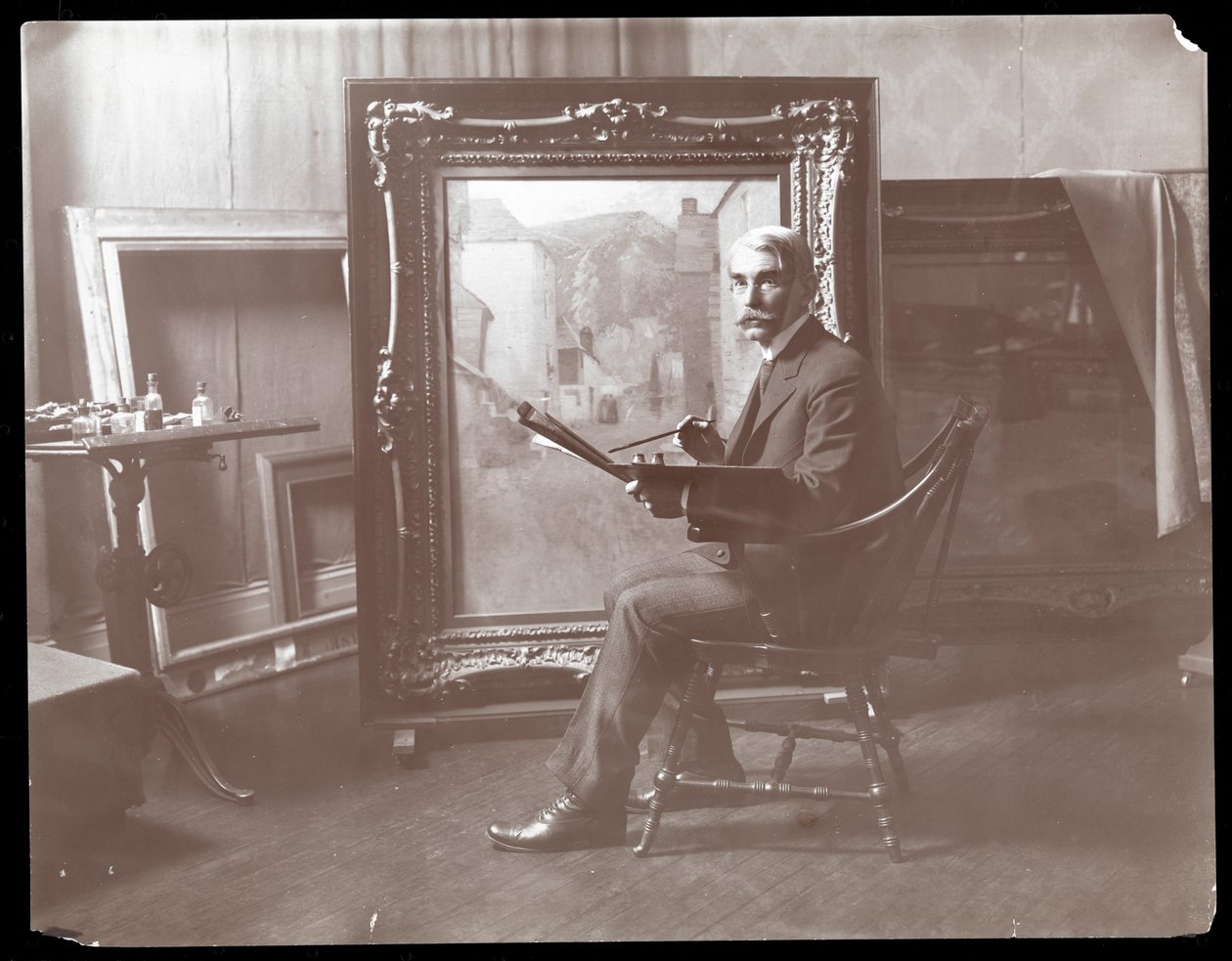 H.B. Snell w swojej pracowni, Nowy Jork, 1907 (srebrna odbitka żelatynowa) autorstwa Byron Company