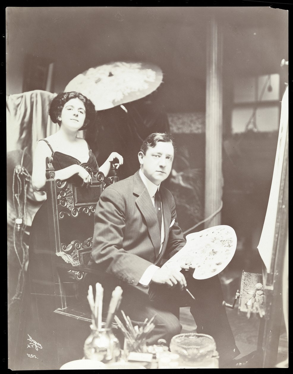 Harrison Fisher and Model, 1908-9 (srebrny odbitka żelatynowa) autorstwa Byron Company