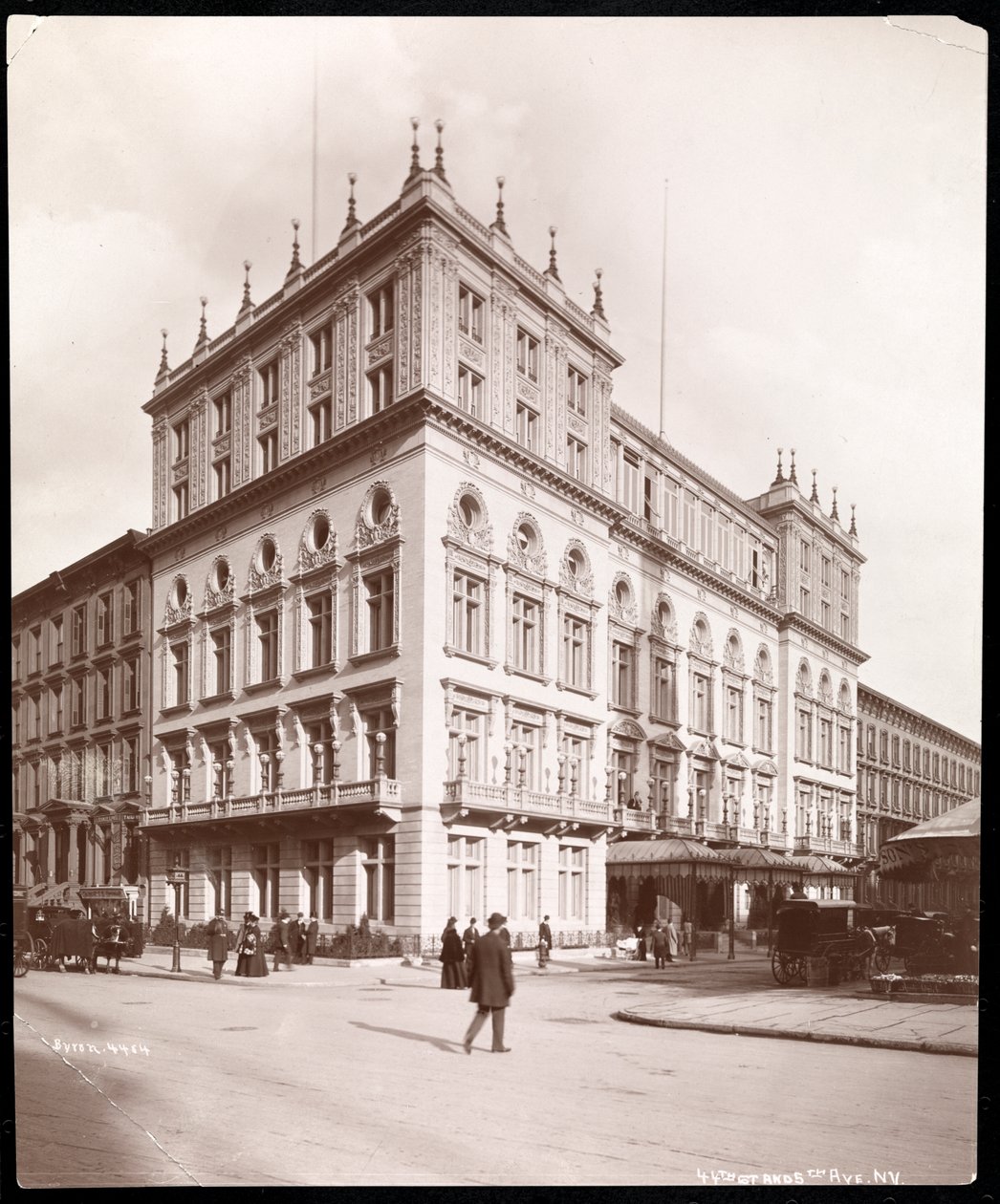 Hotel Delmonico przy 44th Street i 5th Avenue, Nowy Jork, 1898 (srebrny odbitka żelatynowa) autorstwa Byron Company