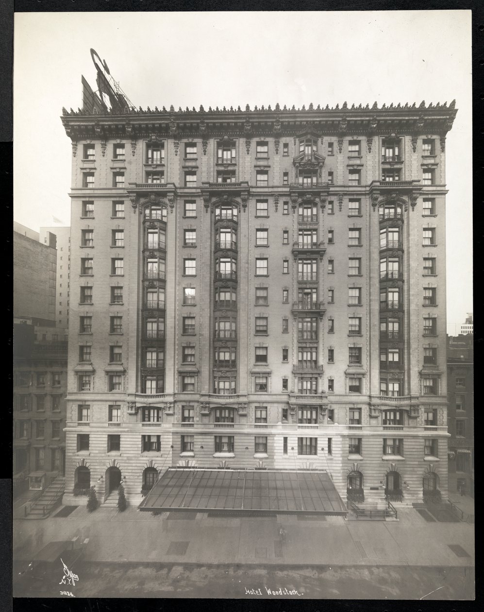 Hotel Woodstock przy 127 West 43rd Street, Nowy Jork, 1911 lub 1912 (srebrny odbitka żelatynowa) autorstwa Byron Company