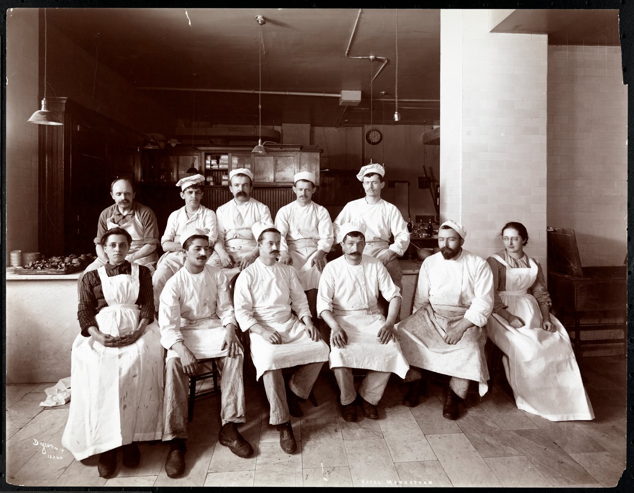 Personel kuchenny w Hotelu Manhattan, 1902 (srebrny odbitka żelatynowa) autorstwa Byron Company