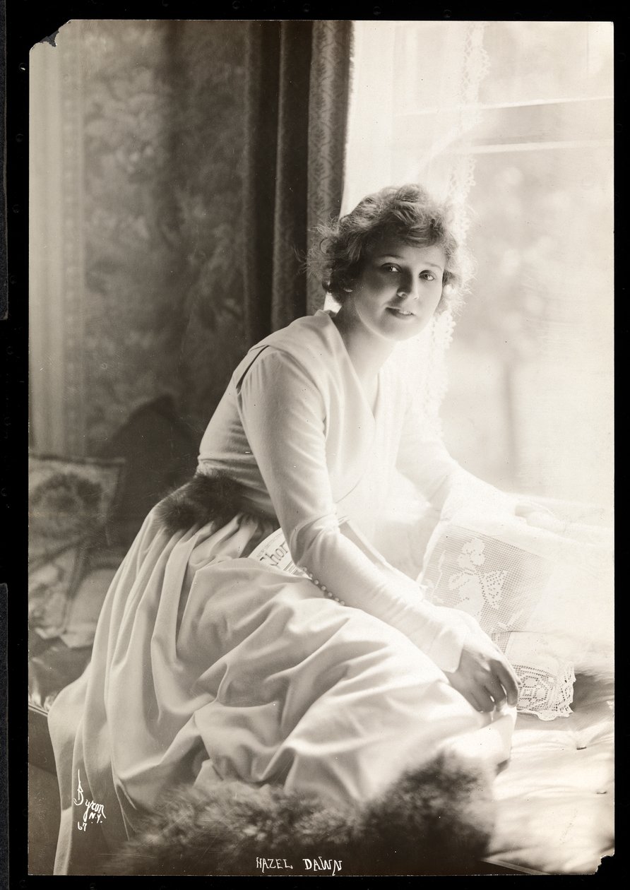 Portret Hazel Dawn. ok. 1915 (srebrny odbitka żelatynowa) autorstwa Byron Company