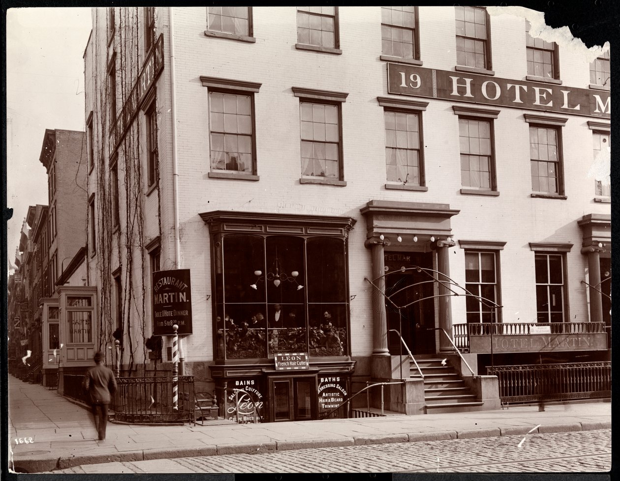 Hotel Martin przy 19 Lafayette Place, Nowy Jork, 1896 (srebrny odbitka żelatynowa) autorstwa Byron Company