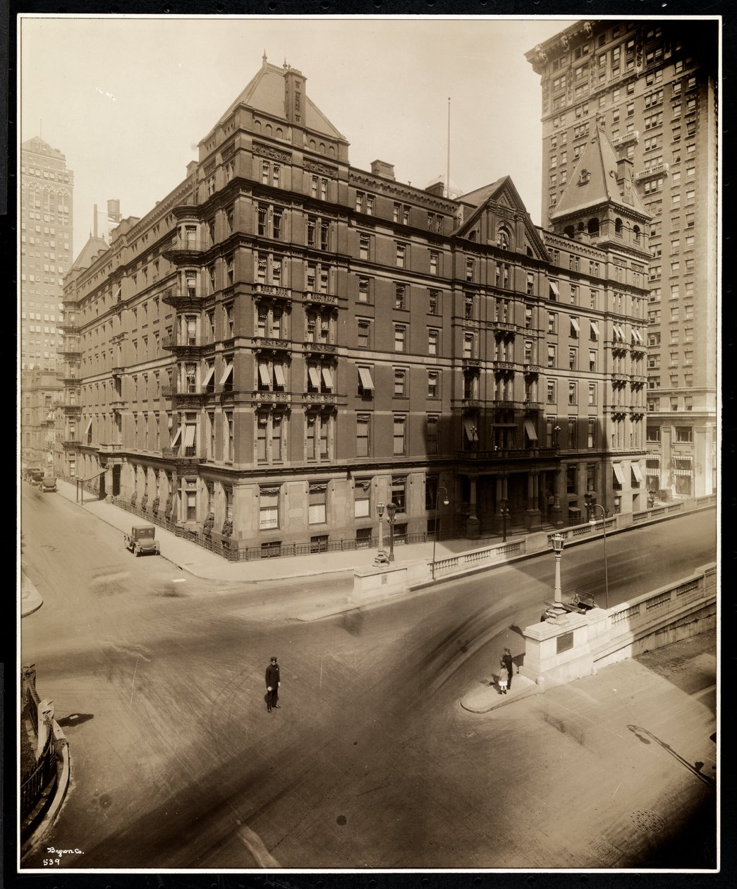 The Murray Hill Hotel, Park Avenue i 40th Street, Nowy Jork, 1919 (srebrny odbitka żelatynowa) autorstwa Byron Company