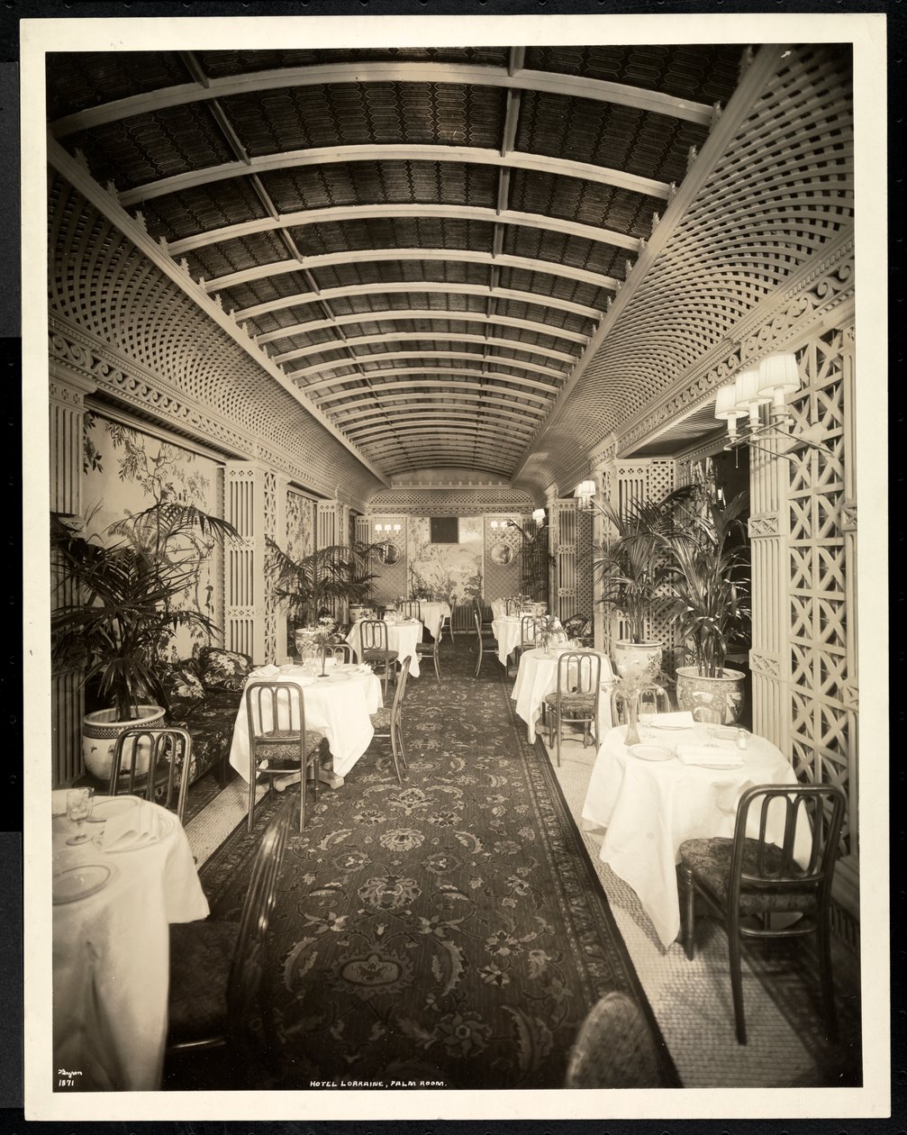 Restauracja Palm Room w Hotelu Lorraine, 1923 (odbitka żelatynowa) autorstwa Byron Company
