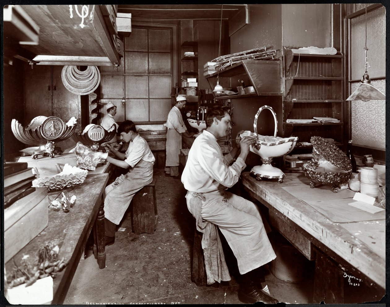 Dział cukierniczy w Hotelu Delmonico, 1902 (srebrny odbitka żelatynowa) autorstwa Byron Company