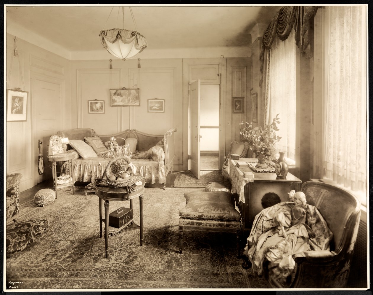 Salon w apartamencie 1047 w Hotelu Majestic, 1925 (odbitka żelatynowa) autorstwa Byron Company