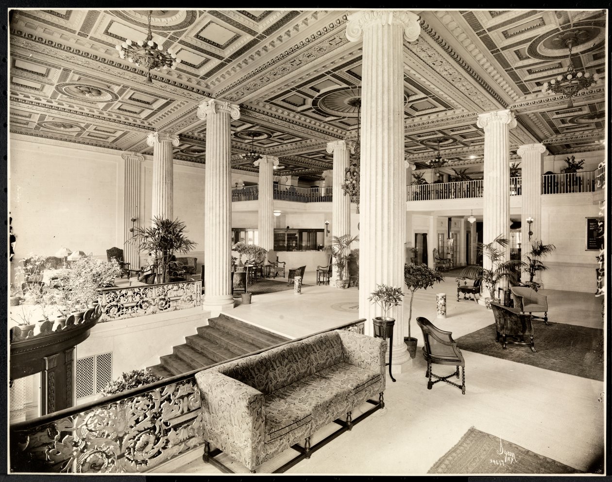 Wejście i hol hotelu Robert Treat, Newark, New Jersey, 1916 (srebrny odbitka żelatynowa) autorstwa Byron Company
