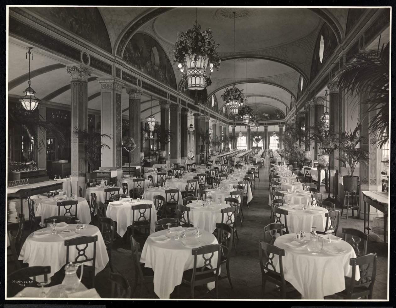 Restauracja w ogrodzie na dachu Hotelu Pennsylvania, 1919 (odbitka żelatynowa) autorstwa Byron Company