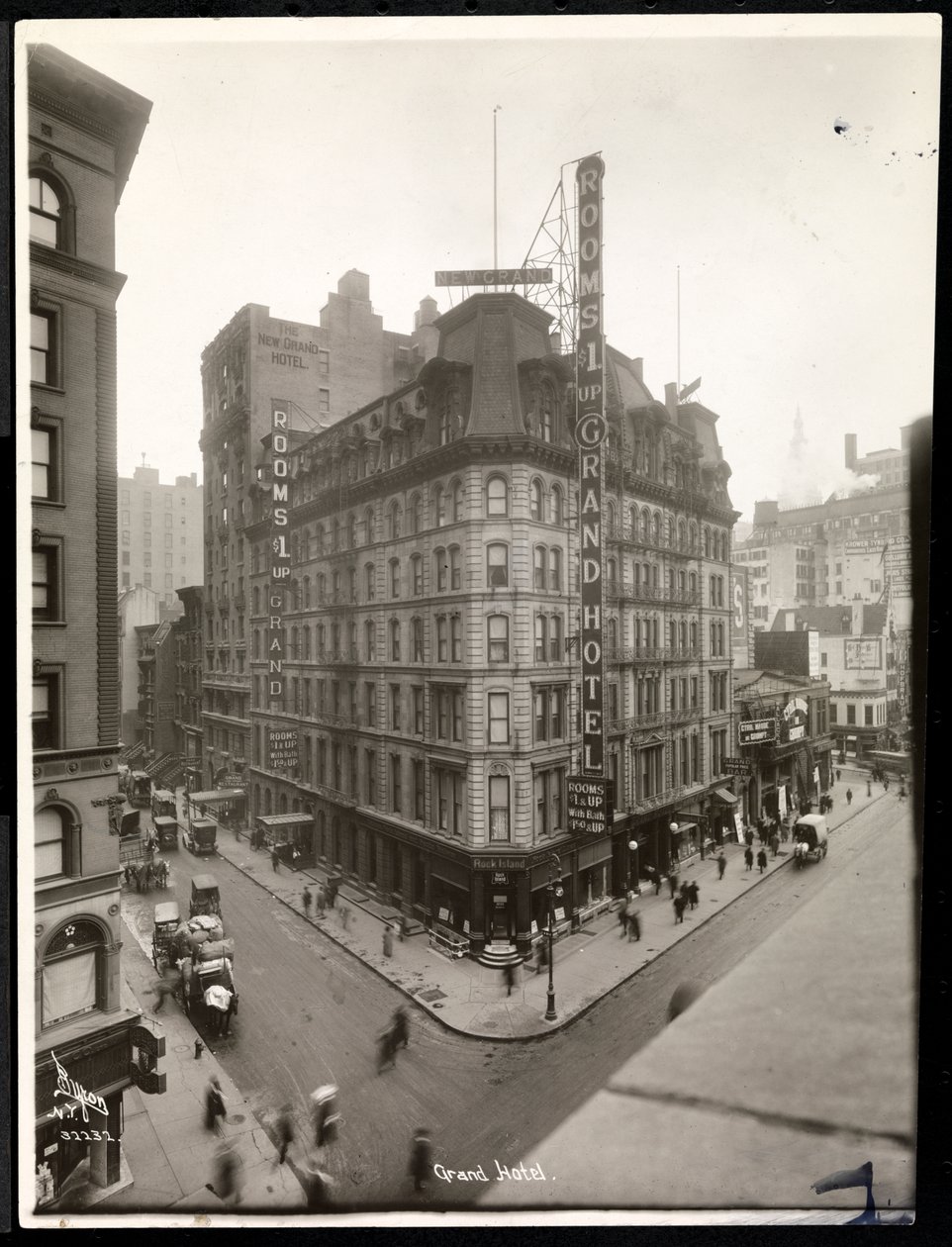 Widok na Grand Hotel ay 31st Street i Broadway, Nowy Jork, ok. 1914 (srebrny odbitka żelatynowa) autorstwa Byron Company