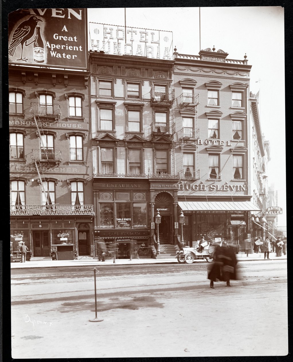 Widok na Hotel Hungaria i Hotel Hugh Slevin na Union Square East i 14th Street, Nowy Jork, 1905 (srebrny odbitka żelatynowa) autorstwa Byron Company