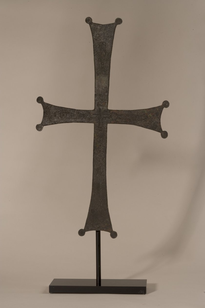 Krzyż procesyjny z wyrytym napisem, X-XII wne (brąz) (patrz też 247951) autorstwa Byzantine