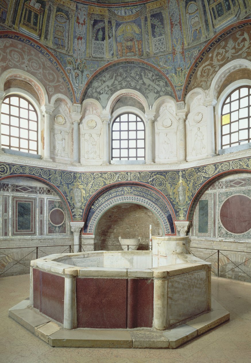 Absyda z chrzcielnicą autorstwa Byzantine