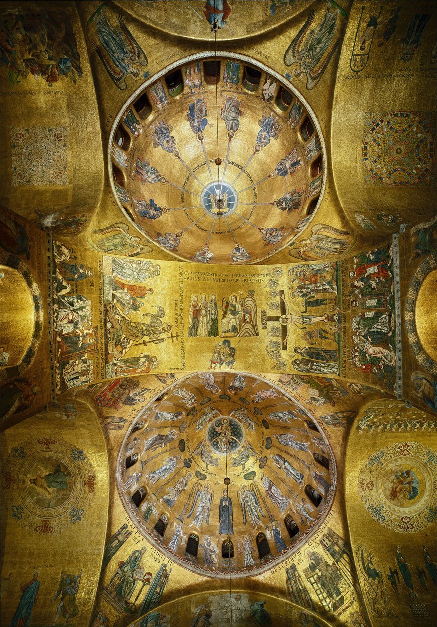 Architektura bizantyjska: widok na kopuły z mozaikami na złotym tle (styl romański i bizantyjski) ilustrujące Pięćdziesiątnicę (1250-1300) i Wniebowstąpienie (początek XIII wieku). Bazylika San Marco (Bazylika San Marco) Wenecja autorstwa Byzantine
