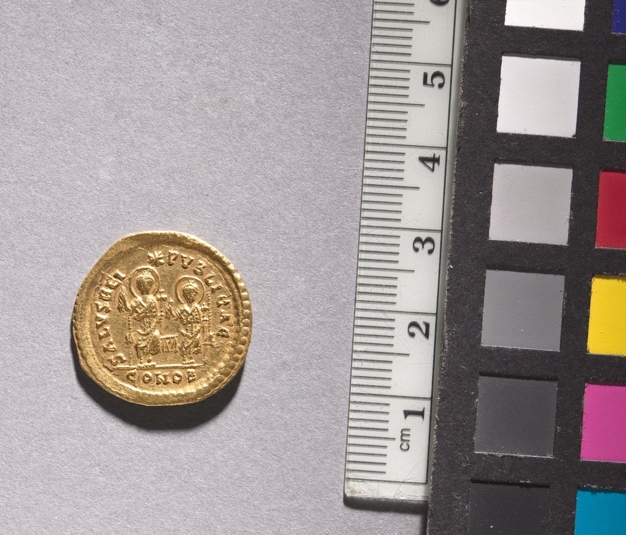 Solidus z Teodozjusza II i Walentyniana III (rewers), 408-425 (złoto) (patrz CVL 499736 dla awersu) autorstwa Byzantine