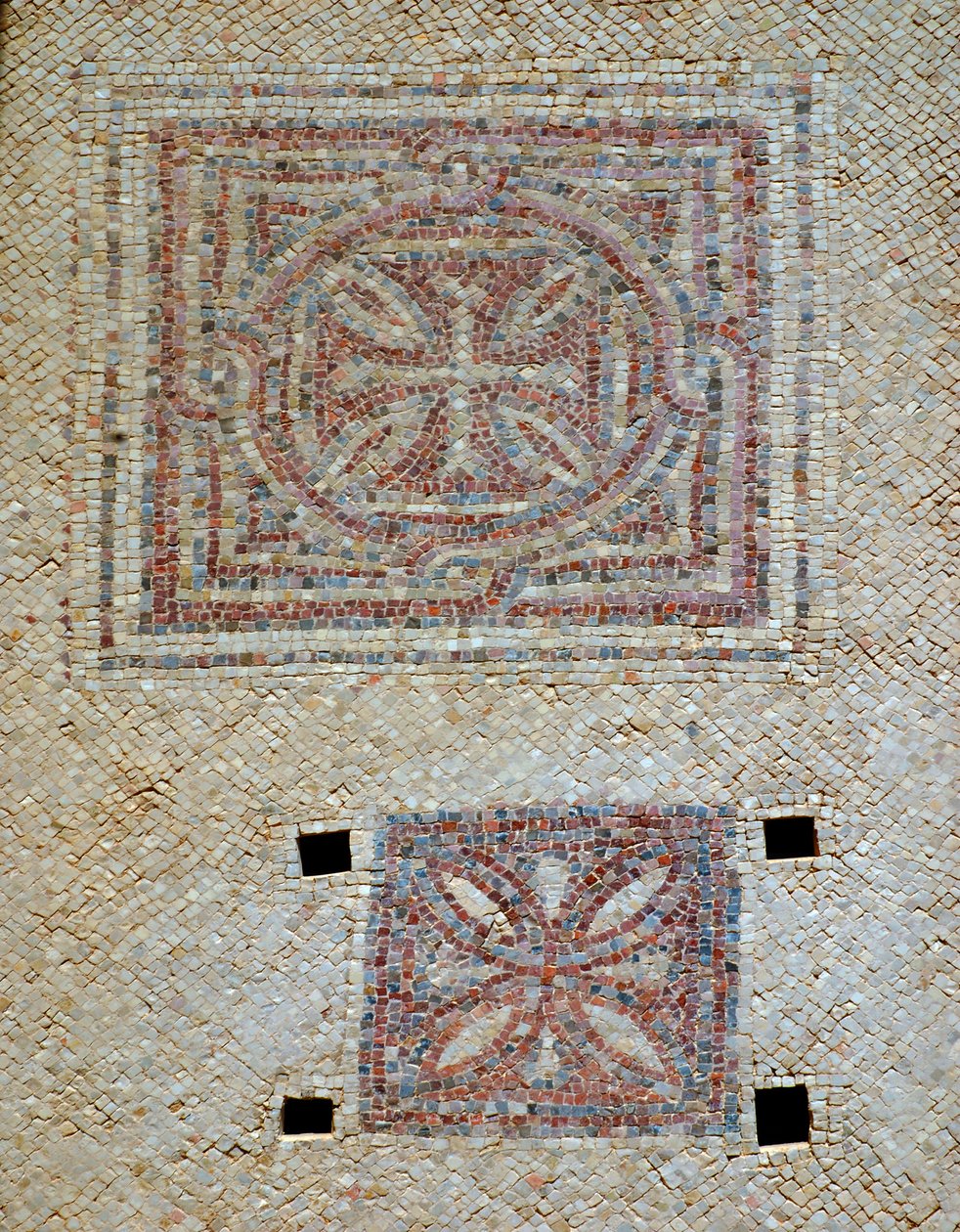 Fragment krzyży z mozaikowej podłogi kościoła bizantyjskiego w Shoham, Izrael, ok. V wne (mozaika) autorstwa Byzantine Byzantine