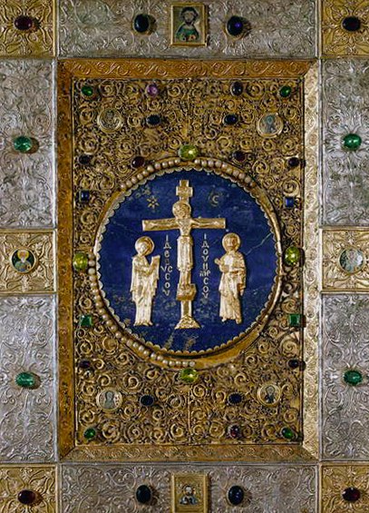 Ikona przedstawiająca Chrystusa na krzyżu pomiędzy Matką Bożą a św. Janem Chrzcicielem z medalionami czterech Ewangelistów autorstwa Byzantine Byzantine