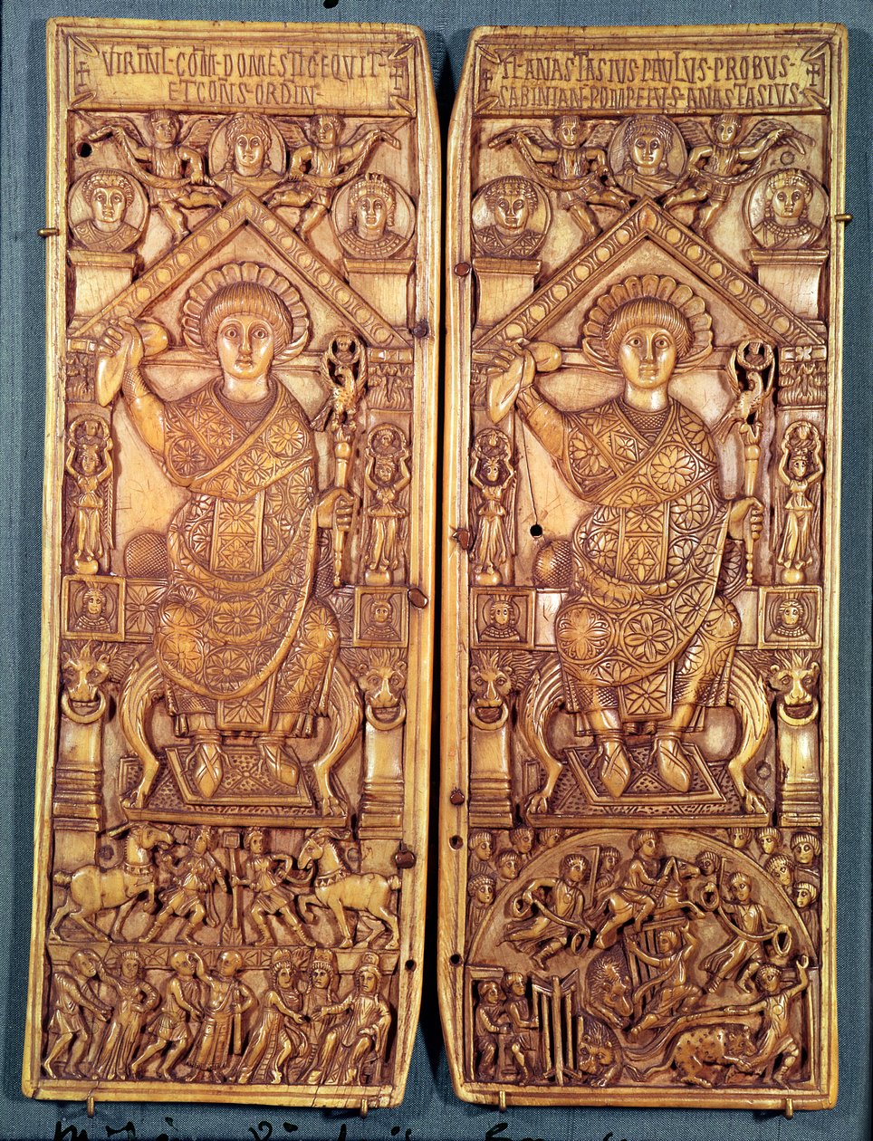 Dyptyk konsularny Anastazego (491-518) wyrzeźbiony w Konstantynopolu, styl teodozjański, 517 ne autorstwa Byzantine School