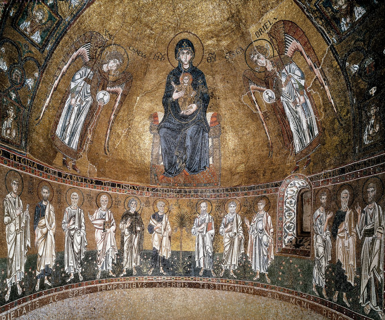 Dziewica na tronie z archaniołami i apostołami (mozaika) autorstwa Byzantine School