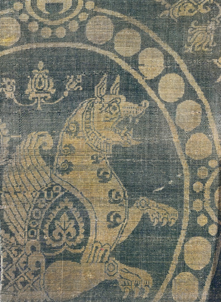 Tkanina przedstawiająca simurgha w oprawie z koralików, z Konstantynopola (jedwab) (detal) autorstwa Byzantine School