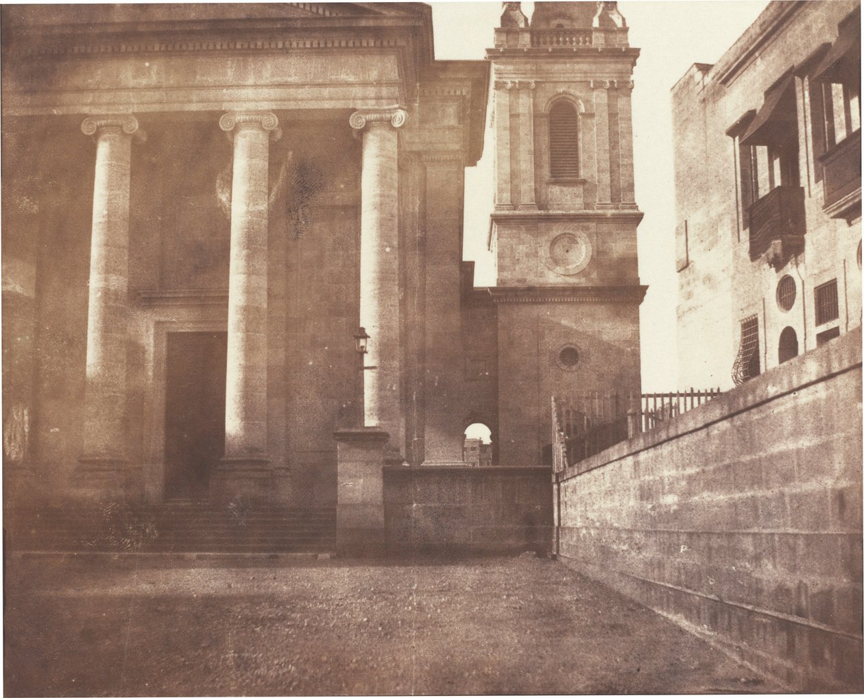 Katedra św. Pawła, Valetta, Malta, z dzwonnicą, 1846 (zdjęcie) autorstwa Calvert Richard Jones