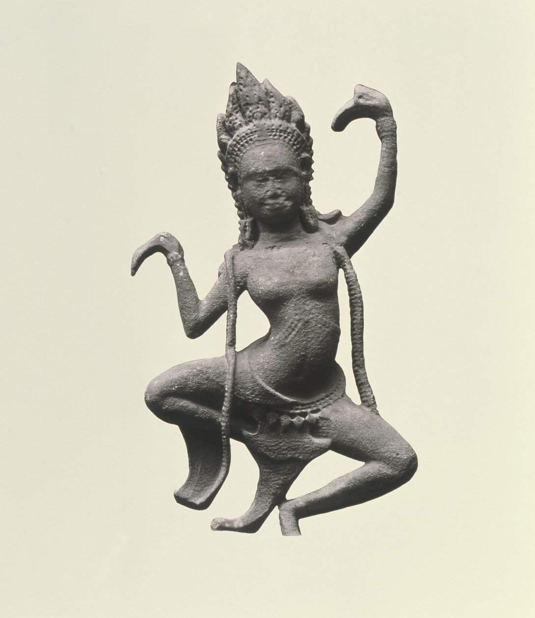 Tańcząca Apsara, detal z fryzu, koniec XII - początek XIII w. (kamień) (detal z 155540) autorstwa Cambodian Cambodian