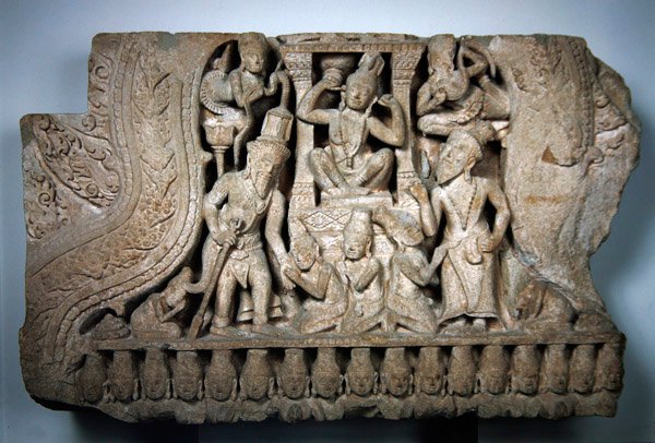 Fronton przedstawiający Parvati i Shivę, styl Bayon, z Preah Pithu, Angkor, początek XIII wieku (piaskowiec) autorstwa Cambodian Cambodian