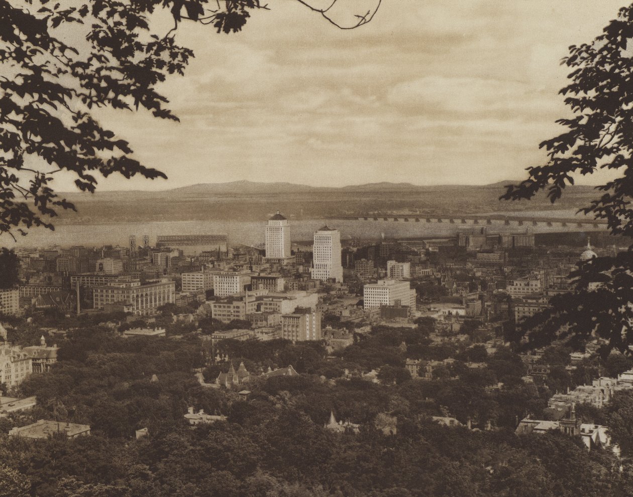 Panorama Montrealu, części środkowej i zachodniej (zdjęcie czarno-białe) autorstwa Canadian Photographer