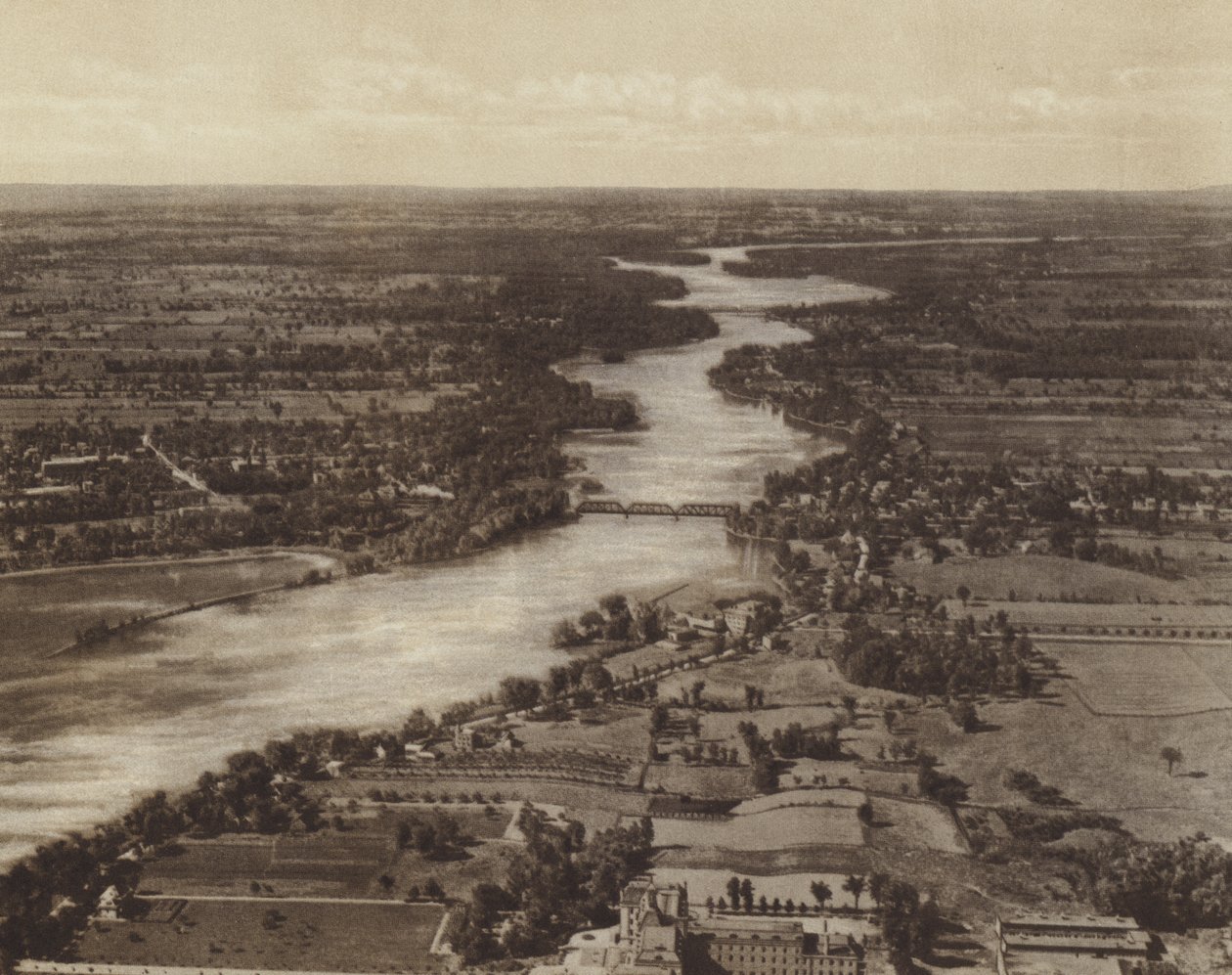 Riviere Des Prairies, na tyłach wyspy Montreal (zdjęcie czarno-białe) autorstwa Canadian Photographer