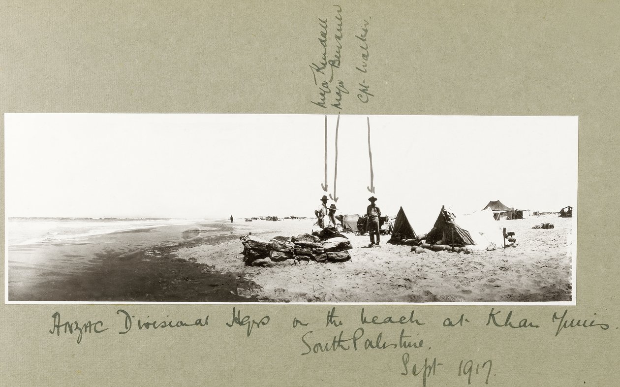 Majors Divisional ANZAC na plaży w Khan Yunis, wrzesień 1917 autorstwa Capt. Arthur Rhodes