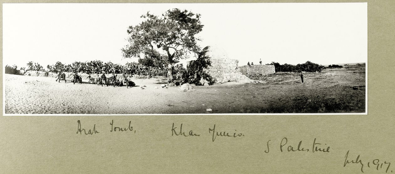 Arabski grób, Khan Yunis, Południowa Palestyna, lipiec 1917 autorstwa Capt. Arthur Rhodes