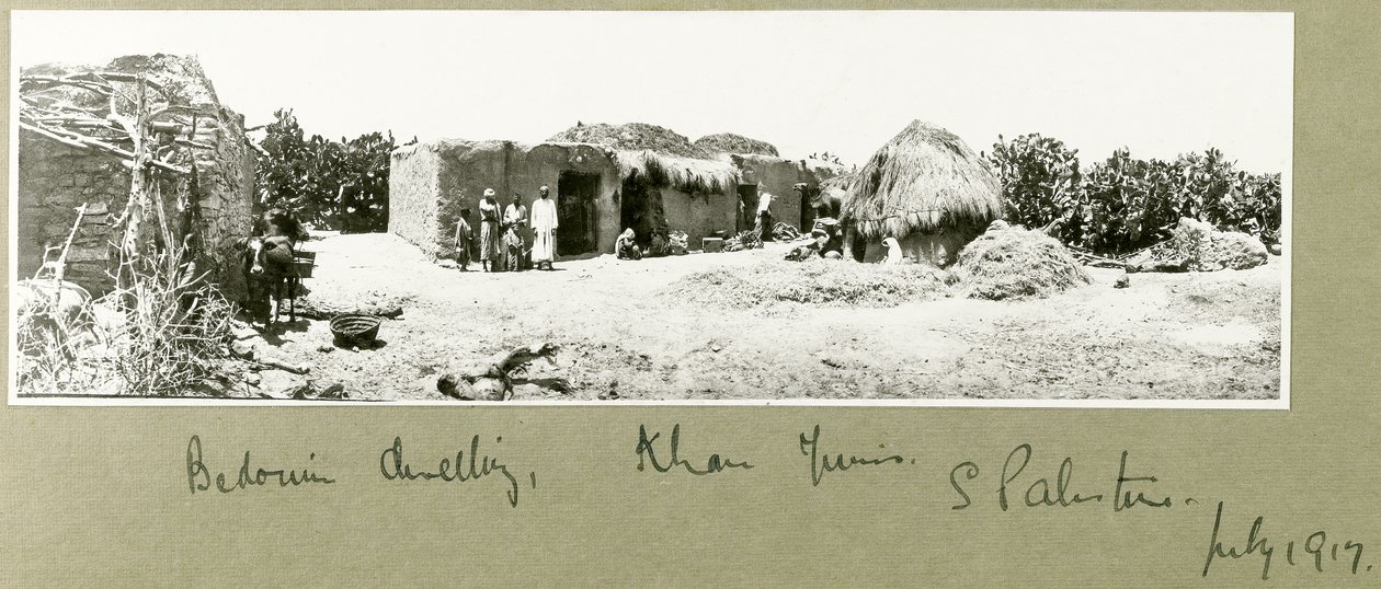 mieszkanie Beduinów, Khan Yunis autorstwa Capt. Arthur Rhodes