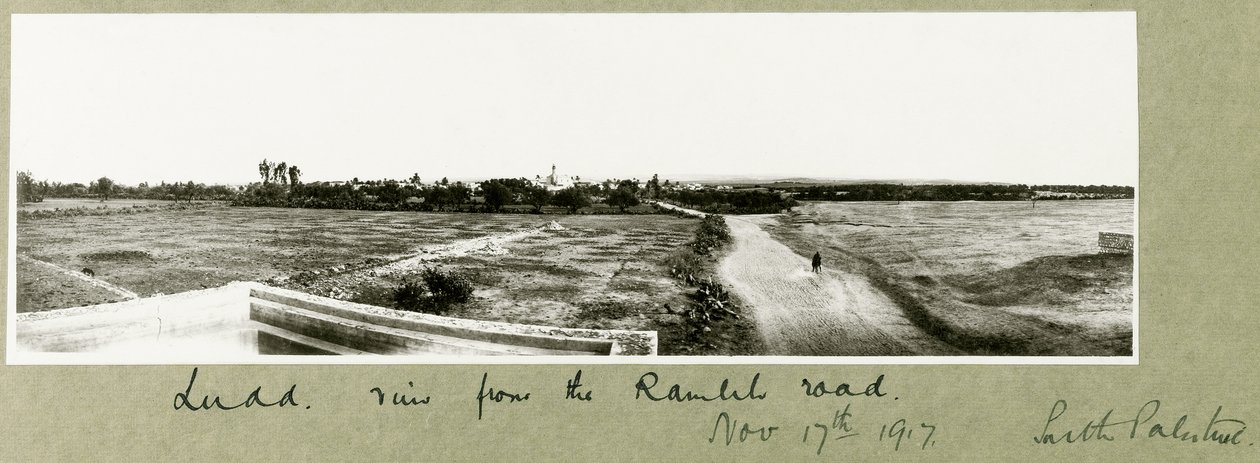 Ludd, widok z Ramleh Road, 17 listopada 1917 autorstwa Capt. Arthur Rhodes