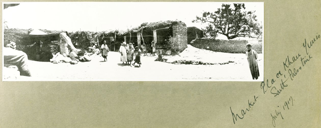 Rynek, Khan Yunis, Południowa Palestyna, lipiec 1917 r. autorstwa Capt. Arthur Rhodes