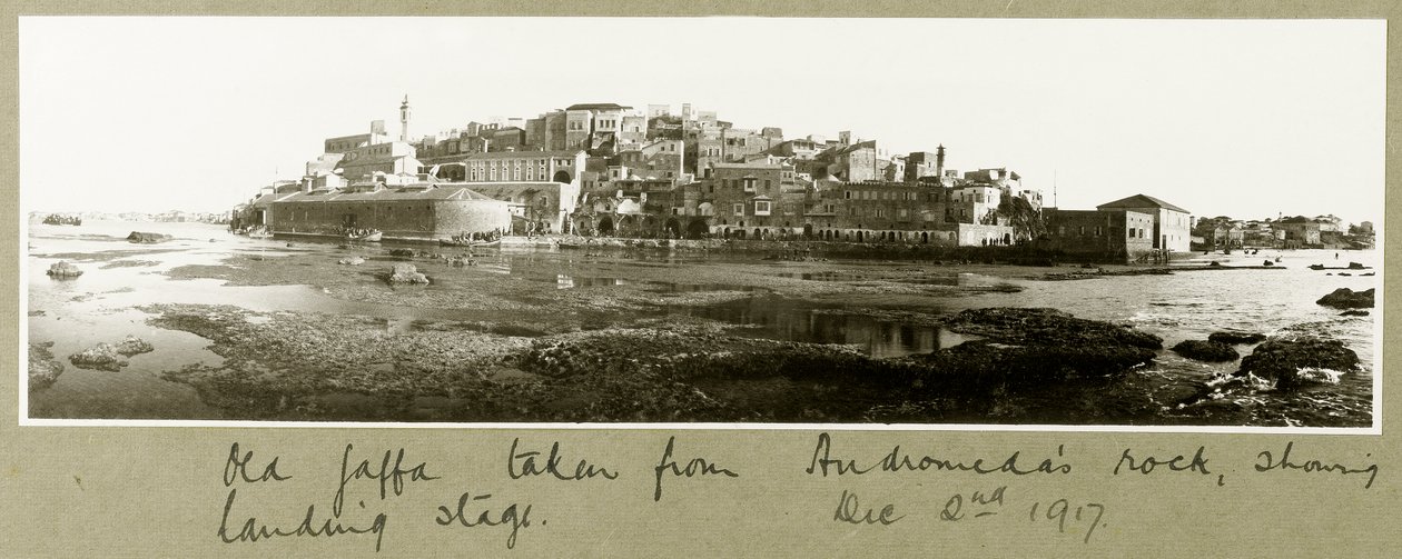 Stara Jaffa zaczerpnięta ze skały Andromedy, 2 grudnia 1917 autorstwa Capt. Arthur Rhodes