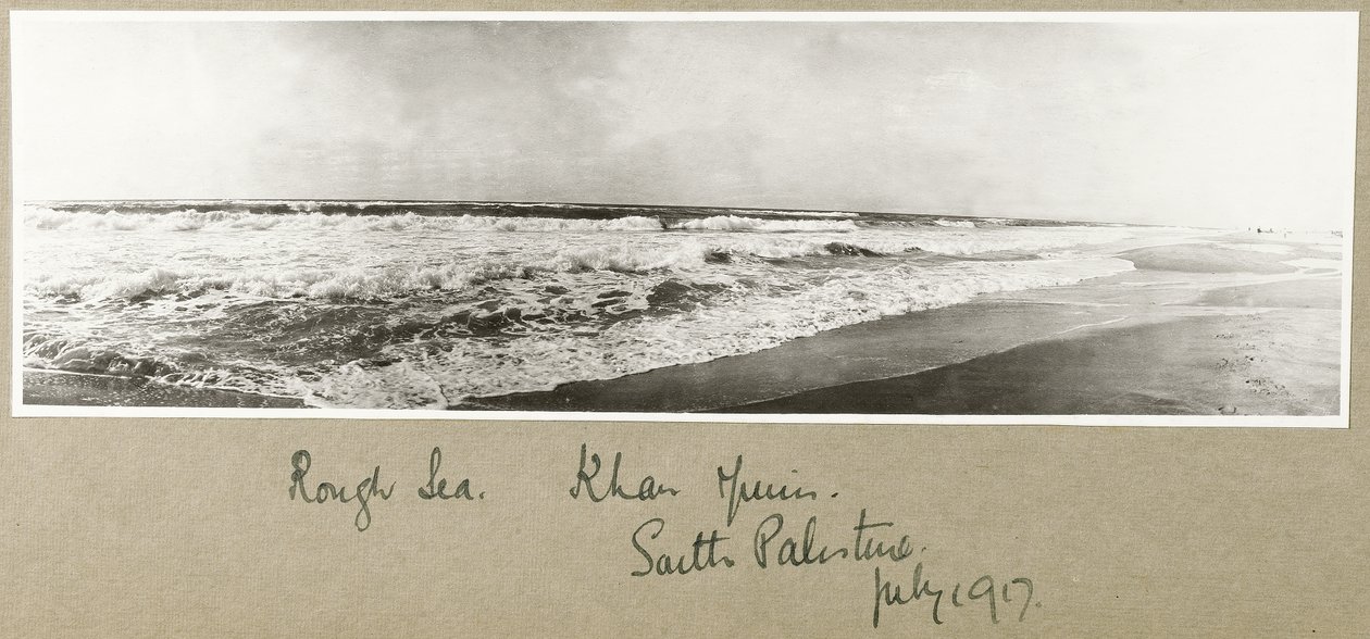 Rough Sea, Khan Yunis, lipiec 1917 r. autorstwa Capt. Arthur Rhodes