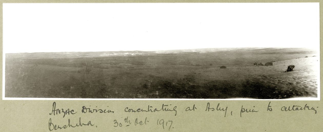 Dywizja ANZAC koncentrująca się w Asluj przed atakiem na Beer-Szebę, 20 października 1917 r. autorstwa Capt. Arthur Rhodes