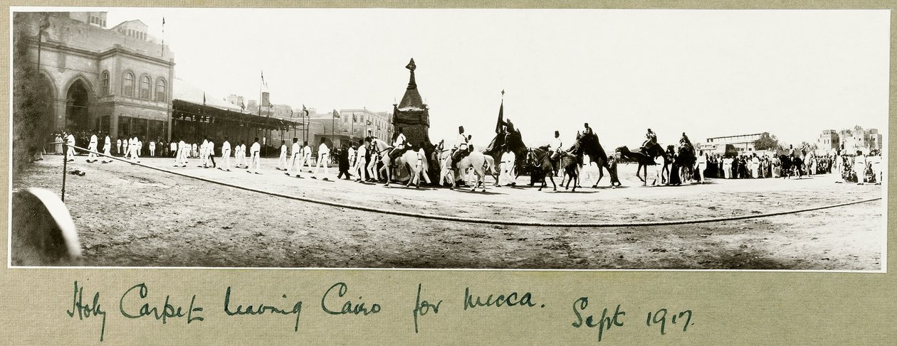 Święty Dywan wyruszający z Kairu do Mekki, wrzesień 1917 r. autorstwa Capt. Arthur Rhodes