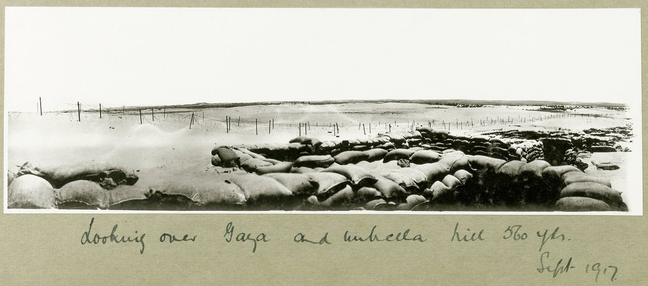 Widok na Gazę i Wzgórze Parasolowe, wrzesień 1917 r. autorstwa Capt. Arthur Rhodes