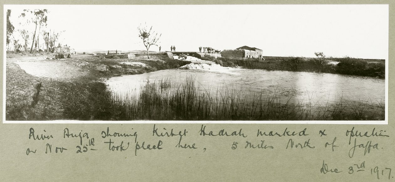 Rzeka Auja, ukazująca Khirbet Hadrah, 3 grudnia 1917 autorstwa Capt. Arthur Rhodes
