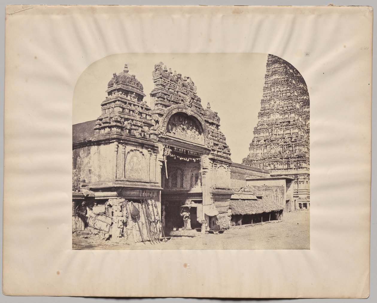 Wejście do świątyni Meenakshi Sundareswarar, Madurai autorstwa Captain Linnaeus Tripe