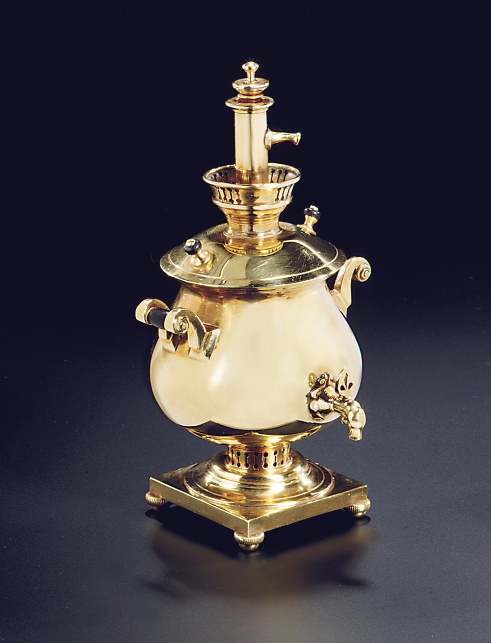 Miniaturowa flaszka na zapach samowara z korkiem, prawdopodobnie Moskwa, 1908-17 autorstwa Carl Fabergé