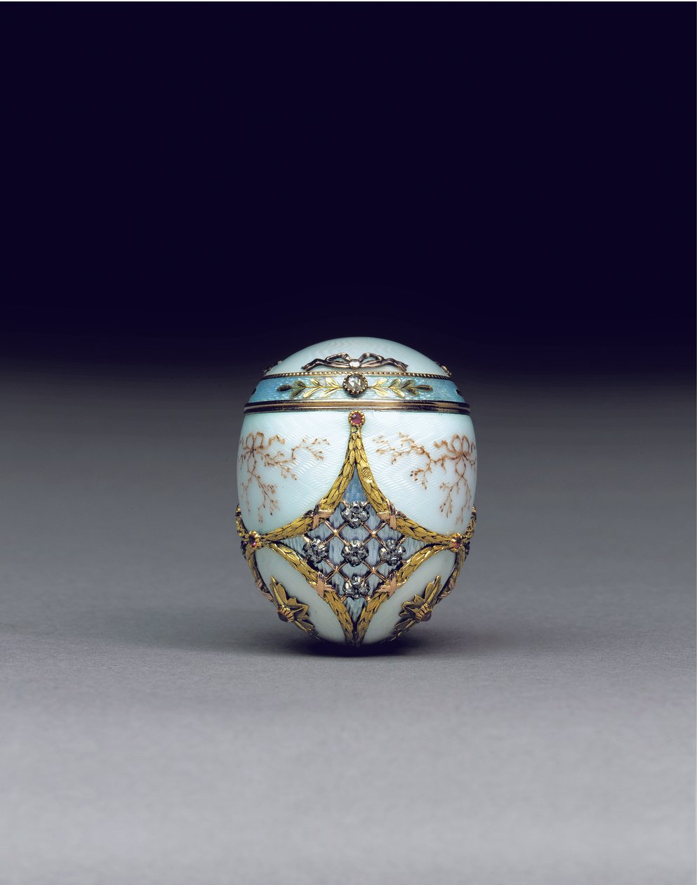 Rzadkie, wysadzane klejnotami, dwukolorowe bonbonniere z jajek, 1896-1908 autorstwa Carl Fabergé