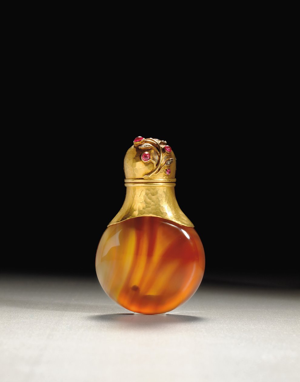 Flakon zapachowy, sygnatura Erika Kollina, Petersburg, ok. 1890 r. autorstwa Carl Fabergé