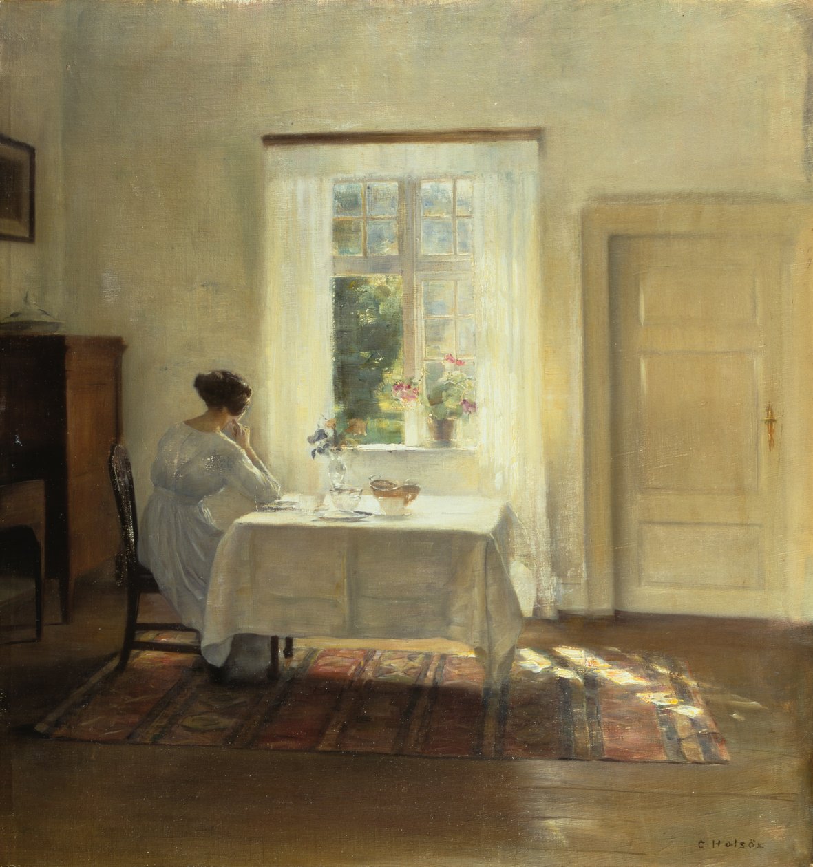Kobieta siedząca przy stole przy oknie, ok. 1900 (olej na płótnie) autorstwa Carl Holsoe