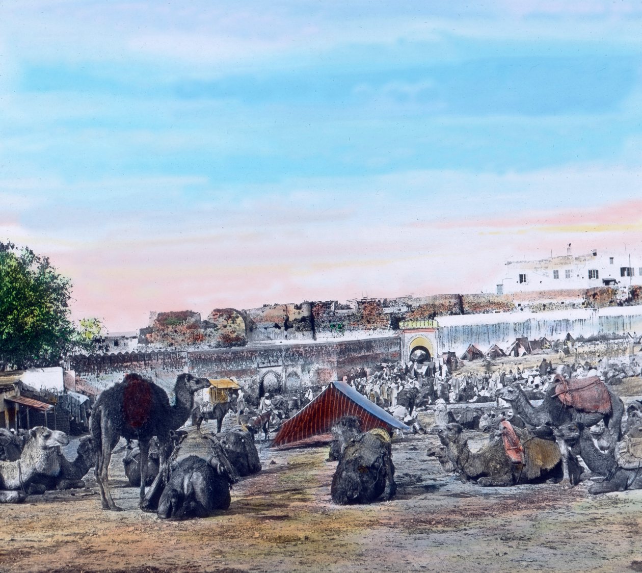 Północne Maroko, Souk w Tangerze, data zdjęcia: około 1910 r. Archiwum Carla Simona autorstwa Carl Simon