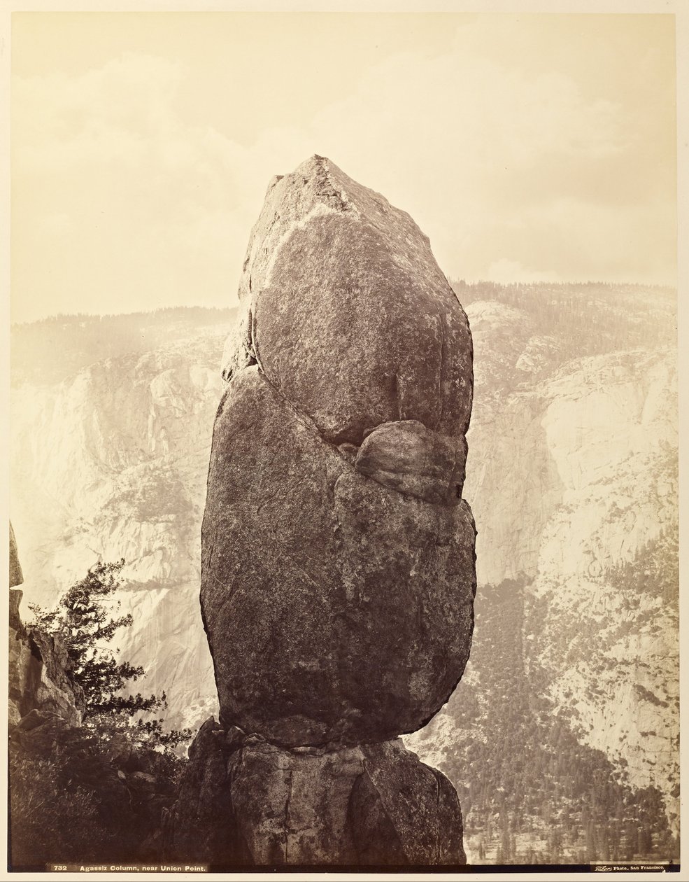 Kolumna Agassiza, niedaleko Union Point autorstwa Carleton E. Watkins