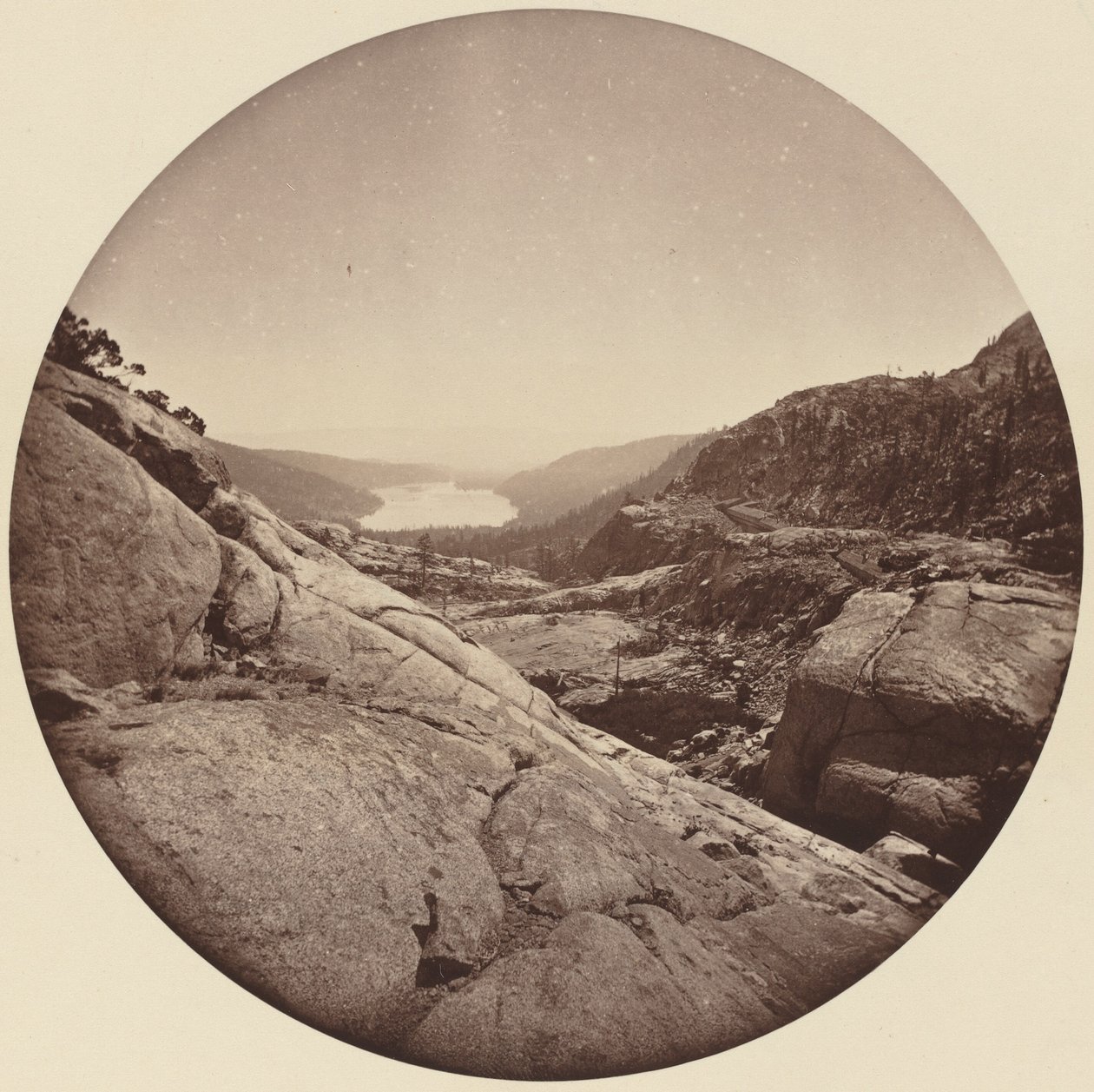 Jezioro Donner, Kalifornia autorstwa Carleton E. Watkins